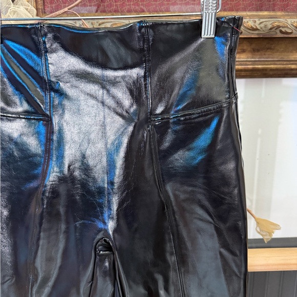 SPANX Faux Patent Leather Leggings ~ Size Medium ๐๐ - Picture 3 of 8